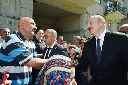 President Ilham Aliyev attends opening of garden outside Tazapir mosque and Central Park built along Fuzuli street
