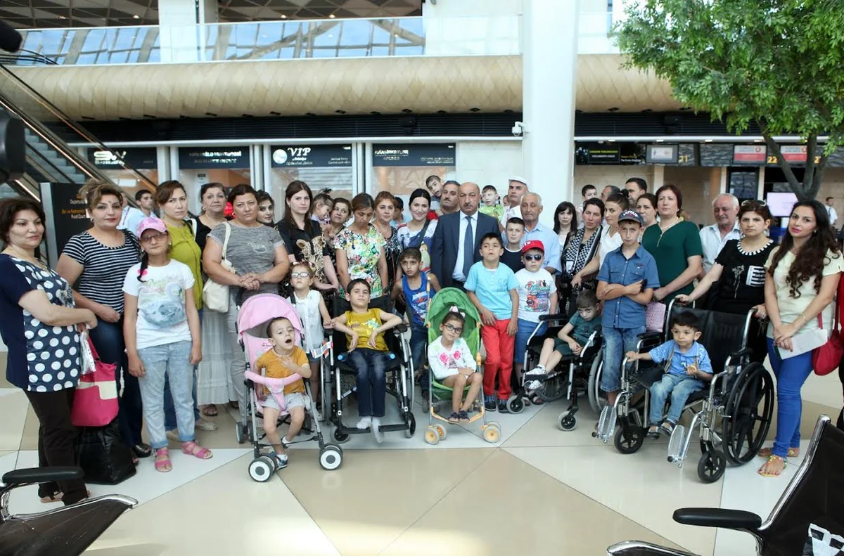 Nazirlik daha 25 nəfər sağlamlıq imkanları məhdud uşağı Türkiyəyə müalicəyə göndərib