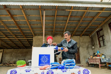 Heydər Əliyev Fondu aztəminatlı ailələrə ənənəvi Novruz sovqatları paylayır