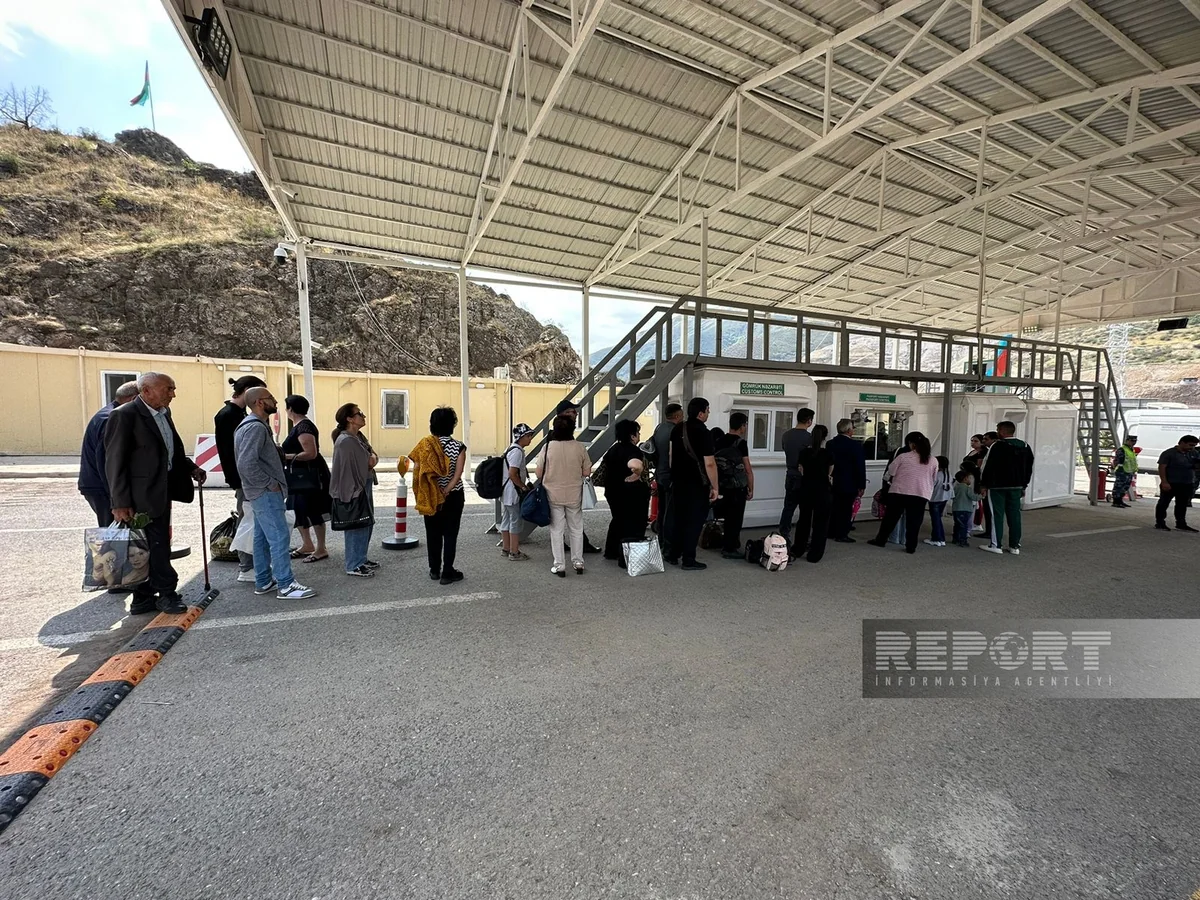 Civilian Armenians move unhindered through Lachin border checkpoint
