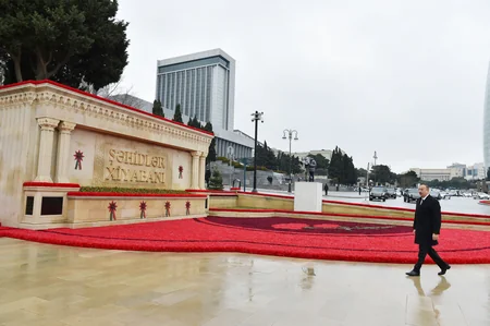 Prezident İlham Əliyev Şəhidlər xiyabanını ziyarət edib