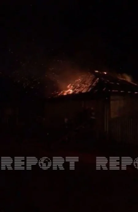 Qax sakini özünün 3 otaqlı evini yandırıb