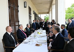 TDT ölkələrinin dövlət və hökumət başçılarının şərəfinə lançda menyu Azərbaycan dilində də tərtib olunub