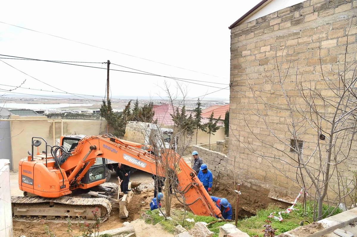 Bakıda ev sökülmədən kanalizasiya kollektorunda qəza aradan qaldırılıb