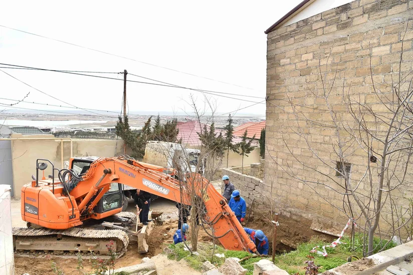 Bakıda ev sökülmədən kanalizasiya kollektorunda qəza aradan qaldırılıb