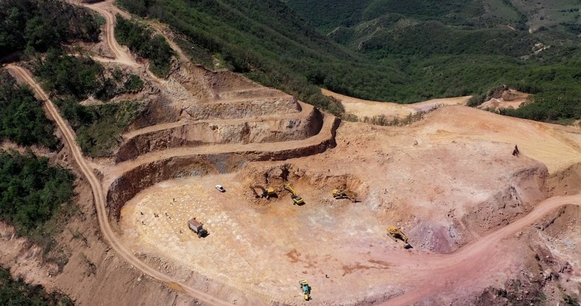 Mine collapse in Türkiye traps workers underground