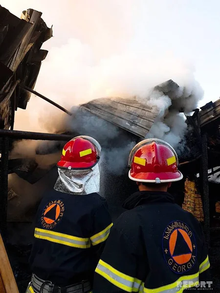 Tbilisidə taxta materialların saxlandığı anbarlarda güclü yanğın olub