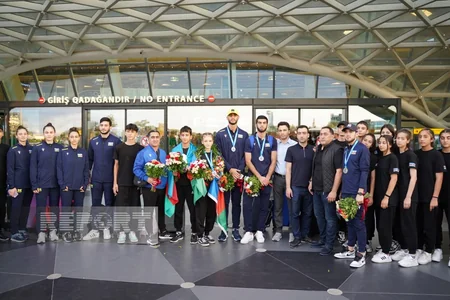 Avropa çempionatlarında 5 medal qazanan taekvondoçular Vətənə qayıdıb