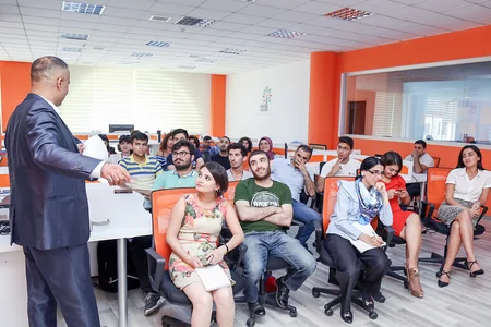 Dünyaca tanınmış təlimçi BBF-də gənc sahibkarlara aktual mövzuda təlim keçib