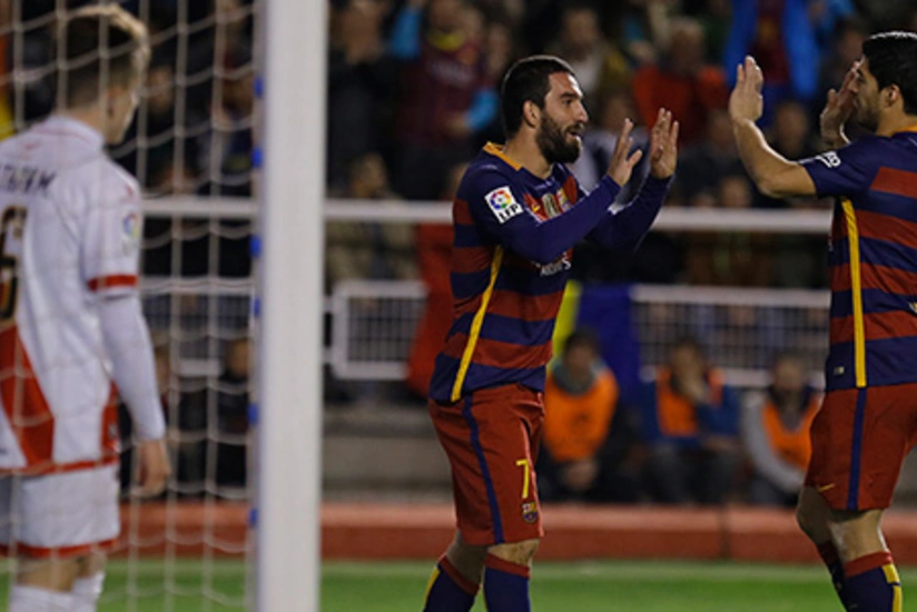 Referee accidentally gave red card to Arda Turan