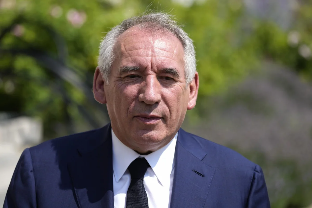 Fransanın Baş naziri büdcə layihəsini deputatların səsverməsinə ehtiyac olmadan qəbul edib