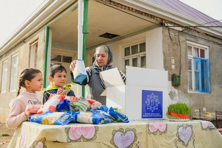 Heydər Əliyev Fondu aztəminatlı ailələrə ənənəvi Novruz sovqatları paylayır