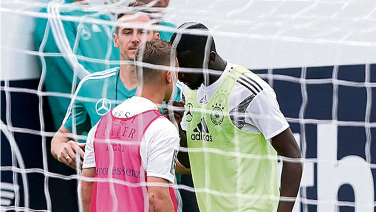 Almaniya milli komandasının futbolçuları arasında insident baş verib