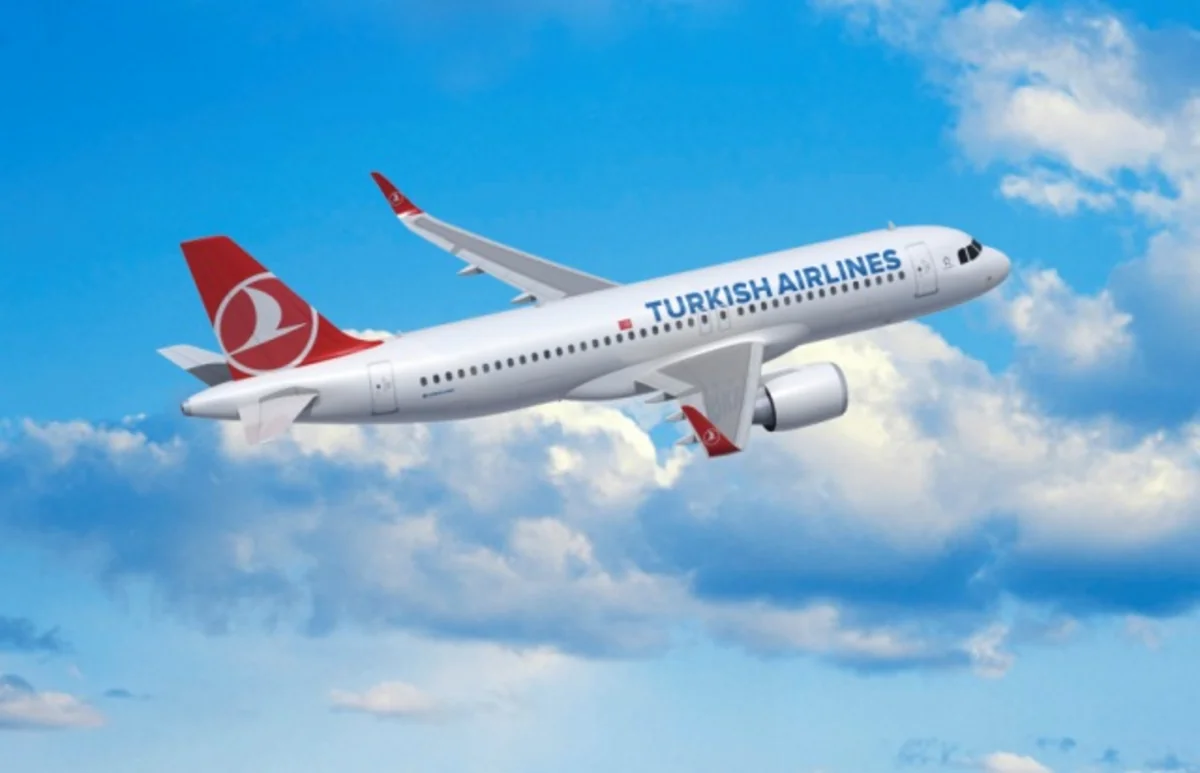 Təyyarədə infarkt keçirən sərnişin təcili enişə səbəb olub