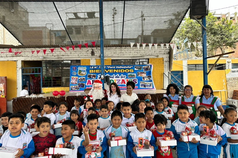 Azərbaycan Səfirliyi Peruda aztəminatlı ailələrin uşaqlarına bayram sevinci bəxş edib