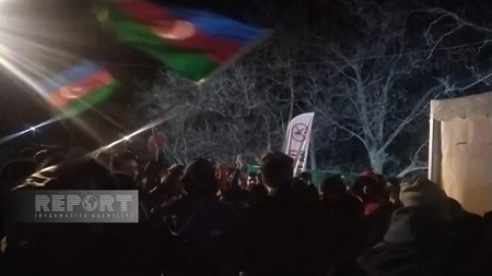 Акция протеста на дороге Ханкенди-Лачын продолжается