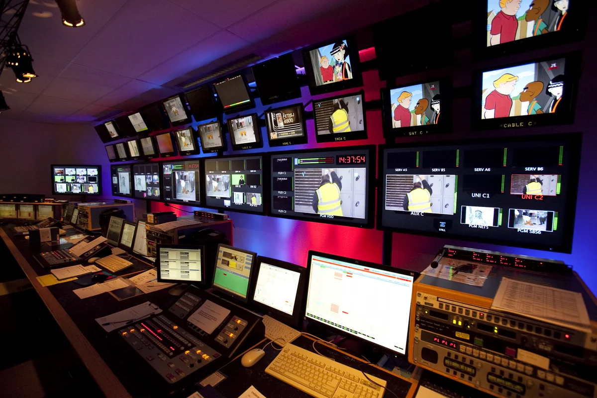 Azərbaycanda televiziya və radiolarda çalışanların sayı açıqlanıb