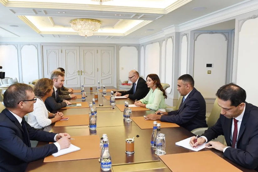 Azərbaycanın Birinci vitse-prezidenti Fransa XİN-in dövlət katibi ilə görüşüb
