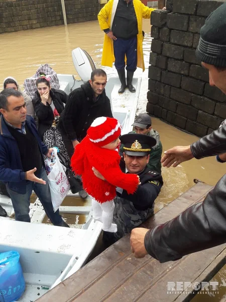 Astarada sel xəbərdarlığına məhəl qoymayan 60 ailə təhlükə ilə üzləşib - RƏSMİ