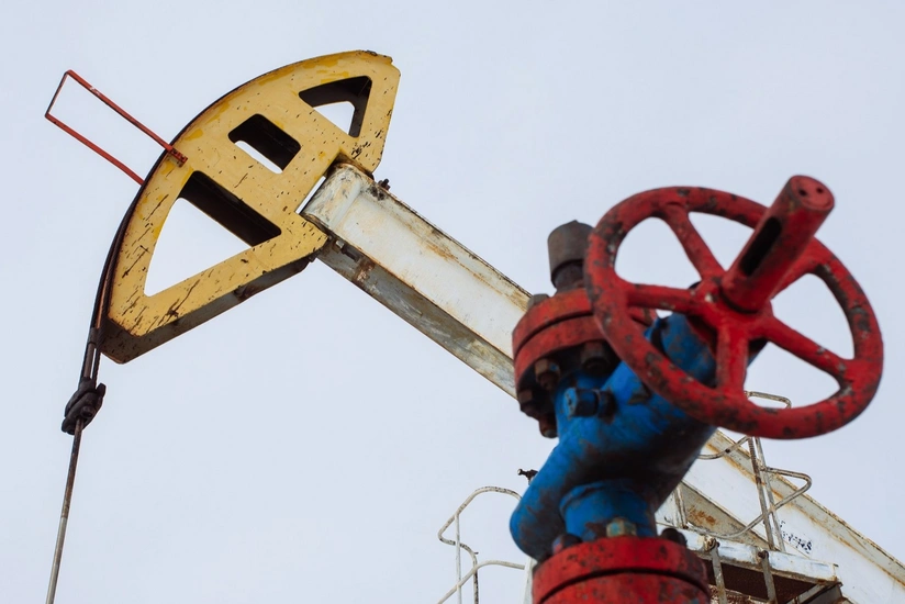Oil prices drop on coronavirus risks and US inventories data