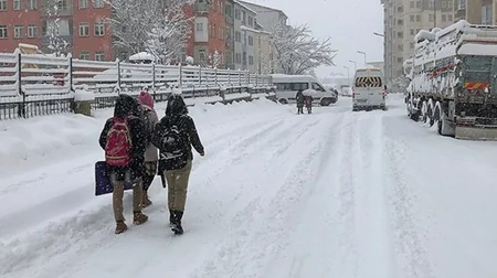 Güclü qar Türkiyənin iki əyalətində məktəblərin bağlanmasına səbəb olub
