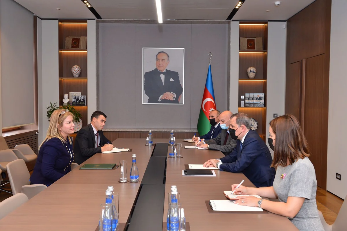 Ceyhun Bayramov Əlcəzairin Azərbaycandakı səfiri ilə görüşüb