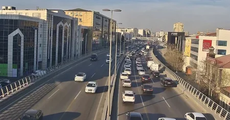 Bakının bir sıra yollarında nəqliyyatın sıxlığı yaranıb