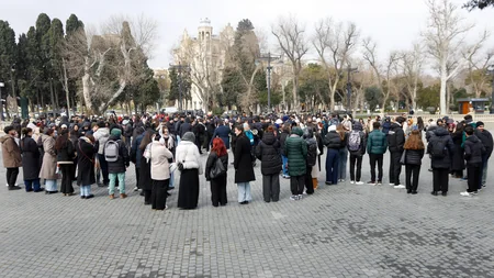 Azərbaycan könüllülərinin iştirakı ilə “Xocalı 33 il” fləşmobu keçirilib