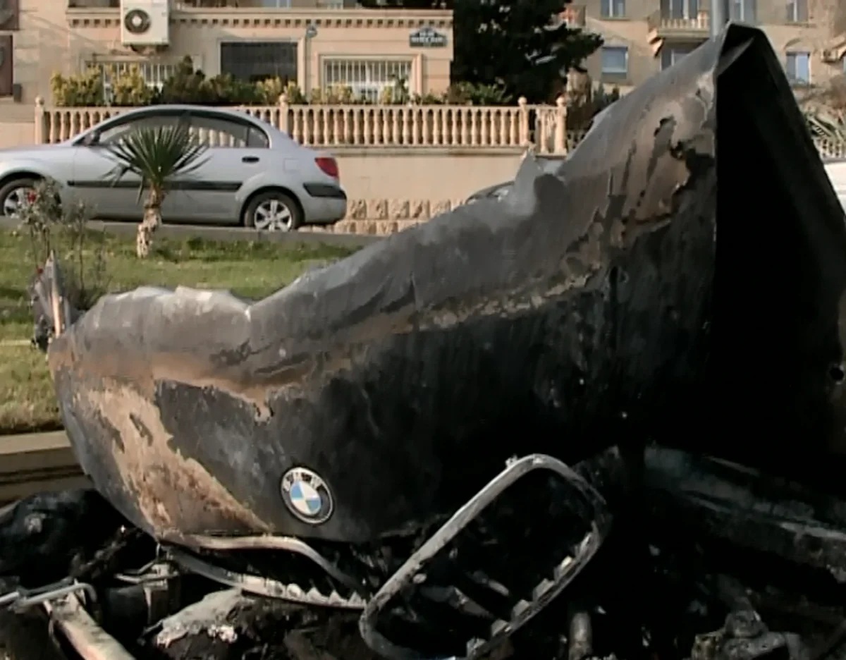 Bakıda avtomobil yanıb