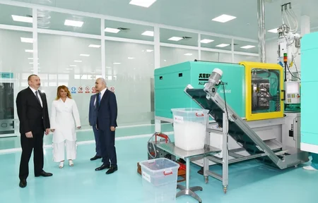 Prezident İlham Əliyev Pirallahı Sənaye Parkında şpris istehsalı zavodunun açılışında iştirak edib - ƏLAVƏ OLUNUB