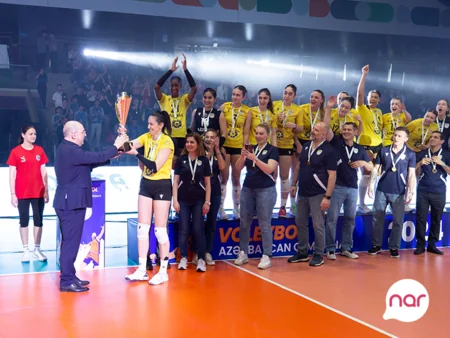 “Nar” voleybol üzrə ölkə çempionlarını təbrik edir