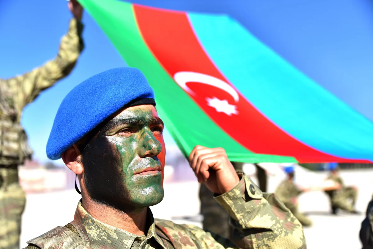 Azerbaijani servicemen complete course in Turkey