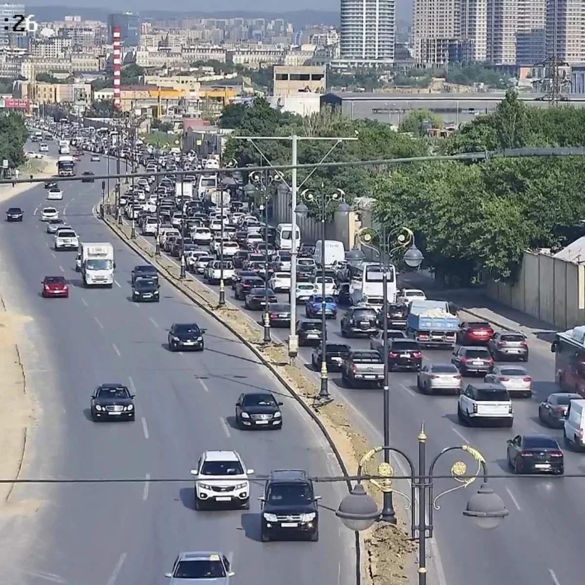 Bakının bəzi küçə və prospektində nəqliyyatın sıxlığı müşahidə olunur