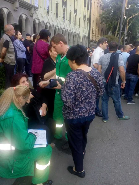 Tbilisidə aksiya iştirakçıları Rustaveli prospektini bağlayıblar