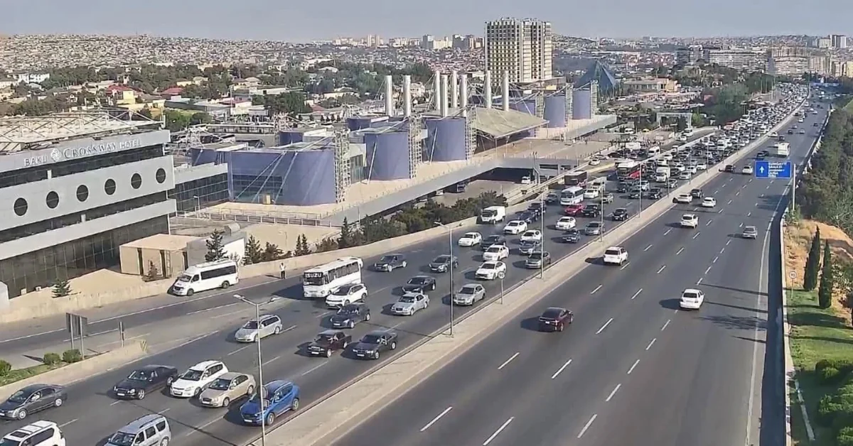 Bakının bəzi yollarında tıxac yaranıb – SİYAHI