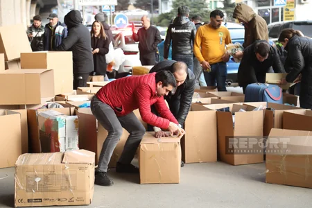 Bakıda Türkiyədə zəlzələdən zərərçəkənlərə yardım toplanılır - VİDEO