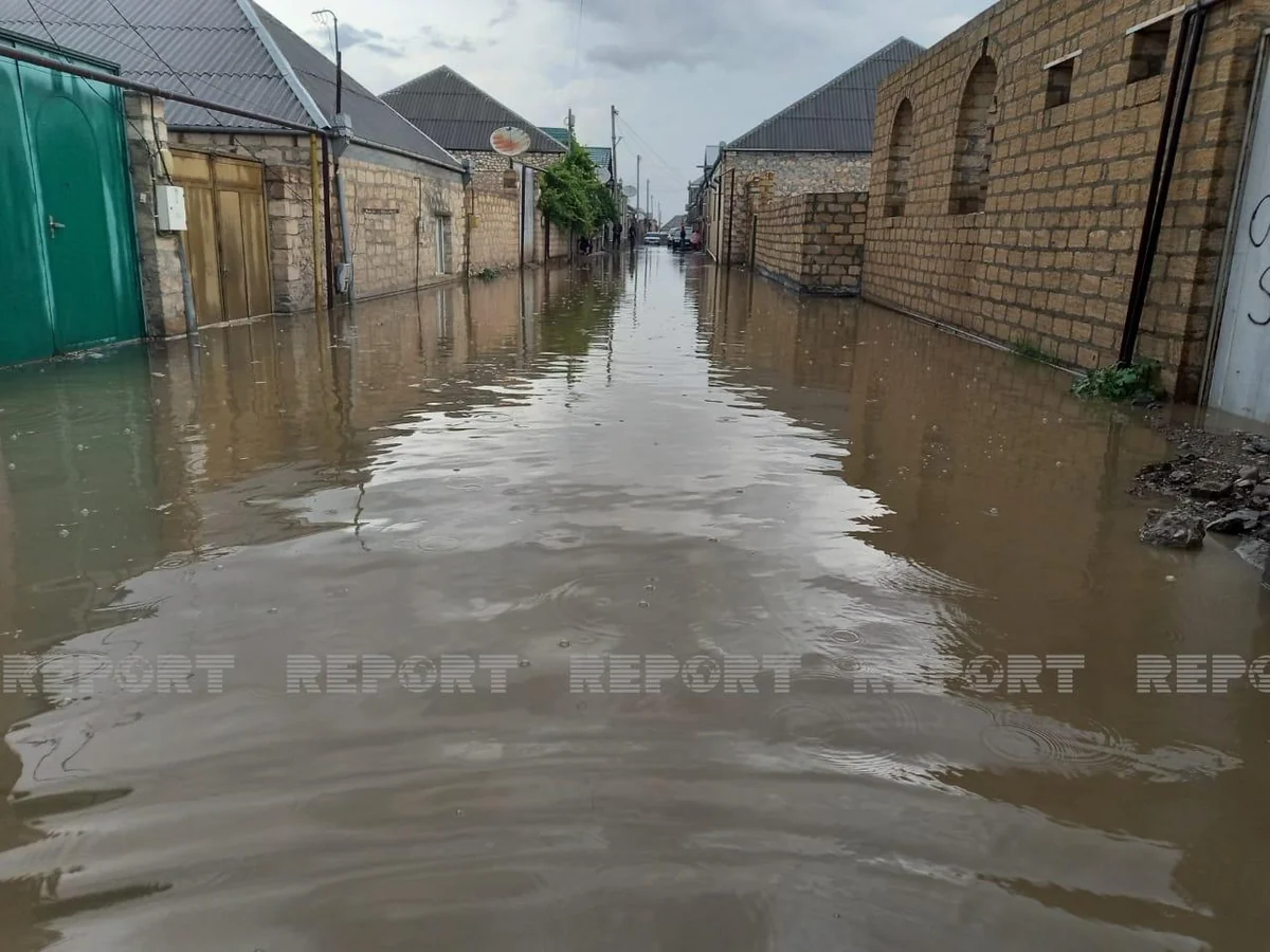 Обильные дожди и град создали в Гяндже ряд проблем