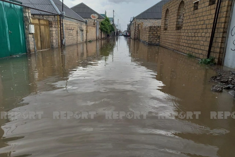 Gəncədə həyətyanı sahələri su basıb, elektrik enerjisinin verilişi dayandırılıb