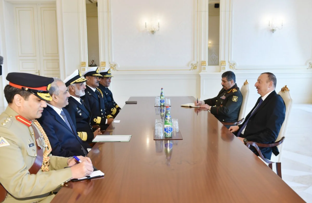 ​Ilham Aliyev receives Commander of Pakistani Naval Forces