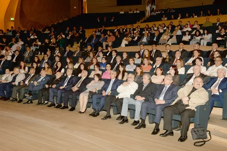 Heydər Əliyev Mərkəzində Ulu Öndərə həsr olunan instalyasiya, fotoalbom və film təqdim edilib