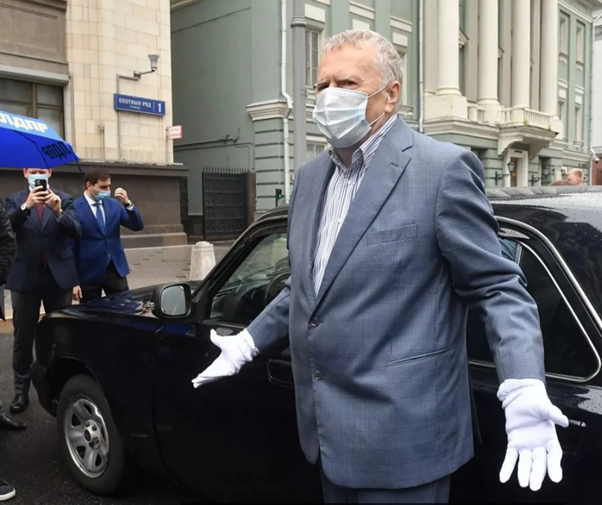 Jirinovski koronavirus əleyhinə peyvənd olundu