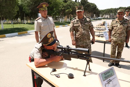 Qırğızıstanın müdafiə naziri Azərbaycanda komando hərbi hissəsində olub