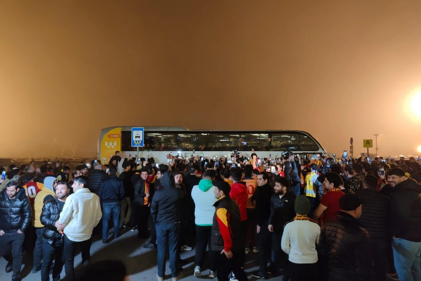 Борт с игроками турецкого Галатасарая приземлился в Баку