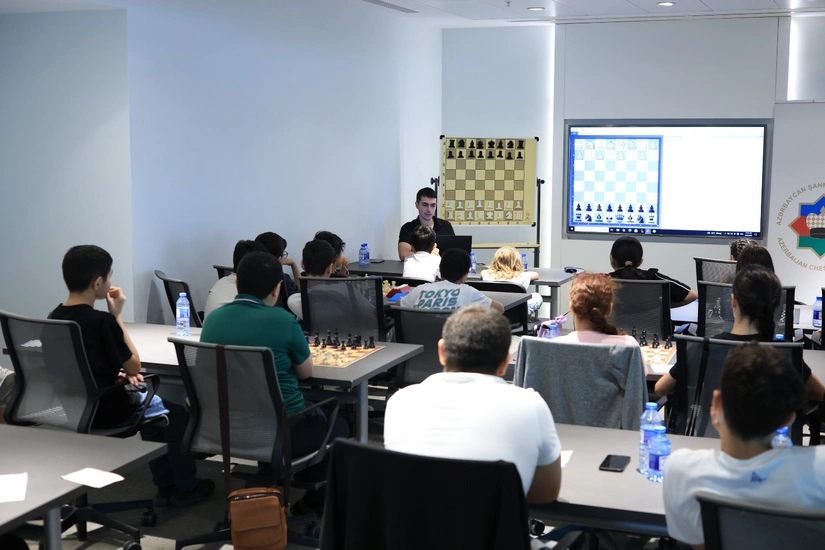 Azərbaycanlı dünya çempionu uşaqlara şahmatla bağlı “ustad dərsi keçib