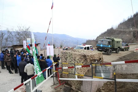 Xankəndi-Laçın yolunda Rusiya sülhməramlılarının tibb xidməti və hərbi polis avtomobilləri maneəsiz hərəkət edib