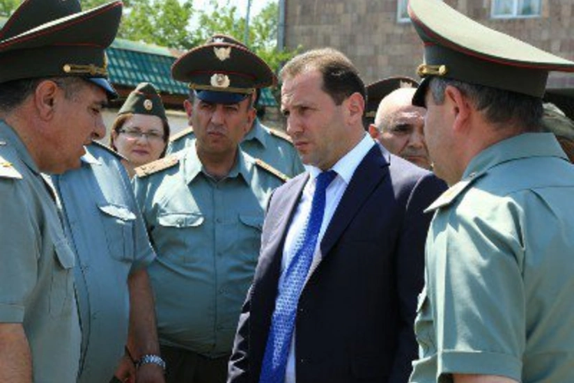 Ermənistan müdafiə nazirinin oğlu Qarabağda hərbi xidmət edəcək