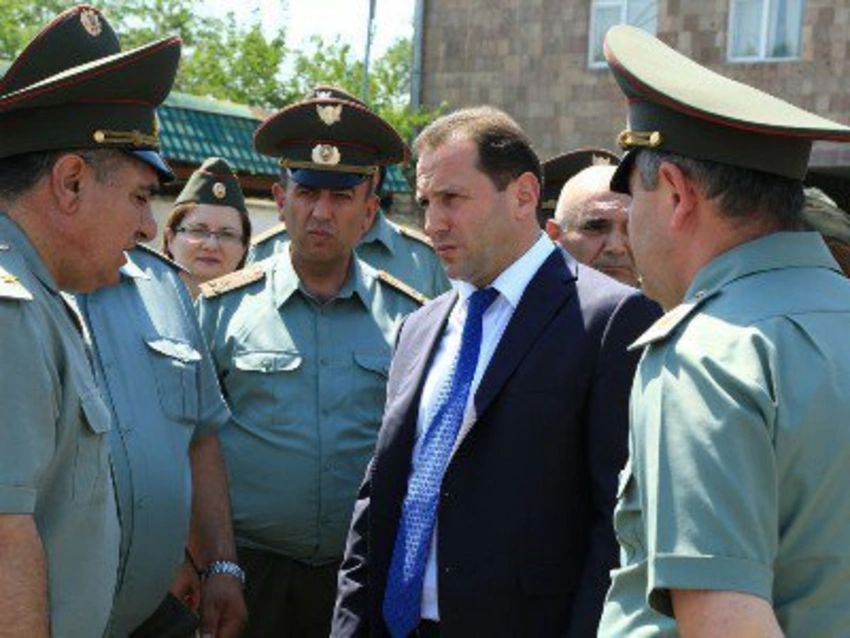 Ermənistan müdafiə nazirinin oğlu Qarabağda hərbi xidmət edəcək