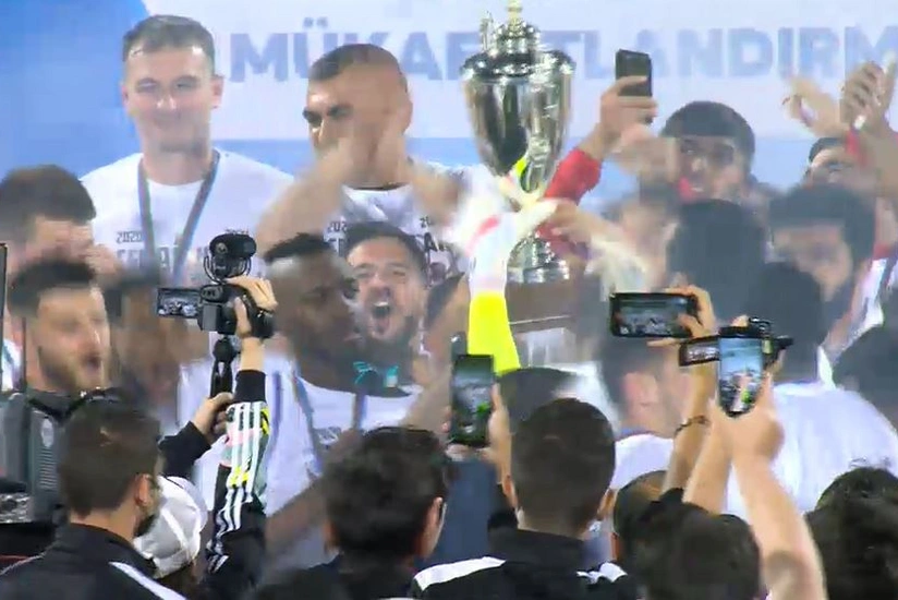 Neftçiyə çempionluq kuboku verildi