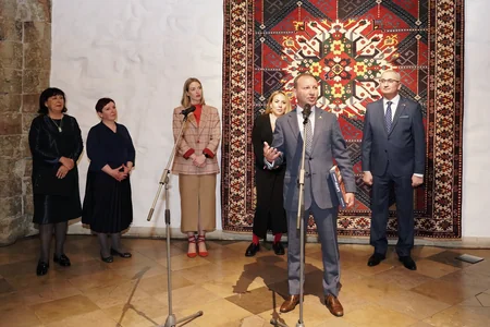 Riqada Azərbaycan xalçalarından ibarət sərgi təşkil olunub