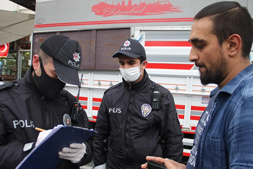 İstanbulda maska taxmayanlar 900 lirə cərimələnəcək